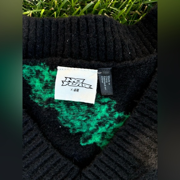 H&M Sweater Vest - Picture 3 of 3